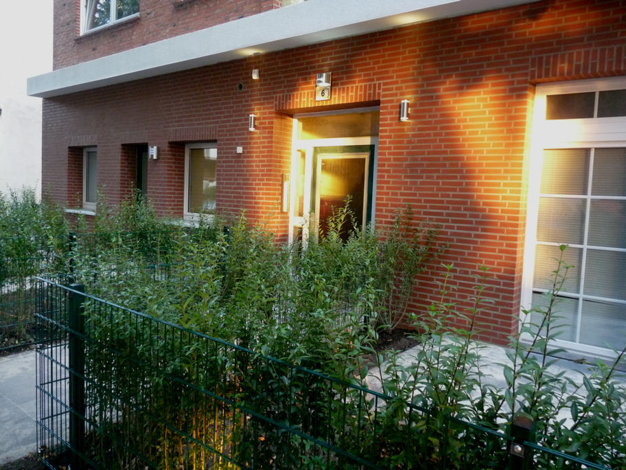 Soltaus Allee 6: Exterior view to north