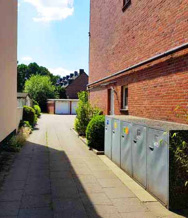 Soltaus Allee 6: Garbage bins